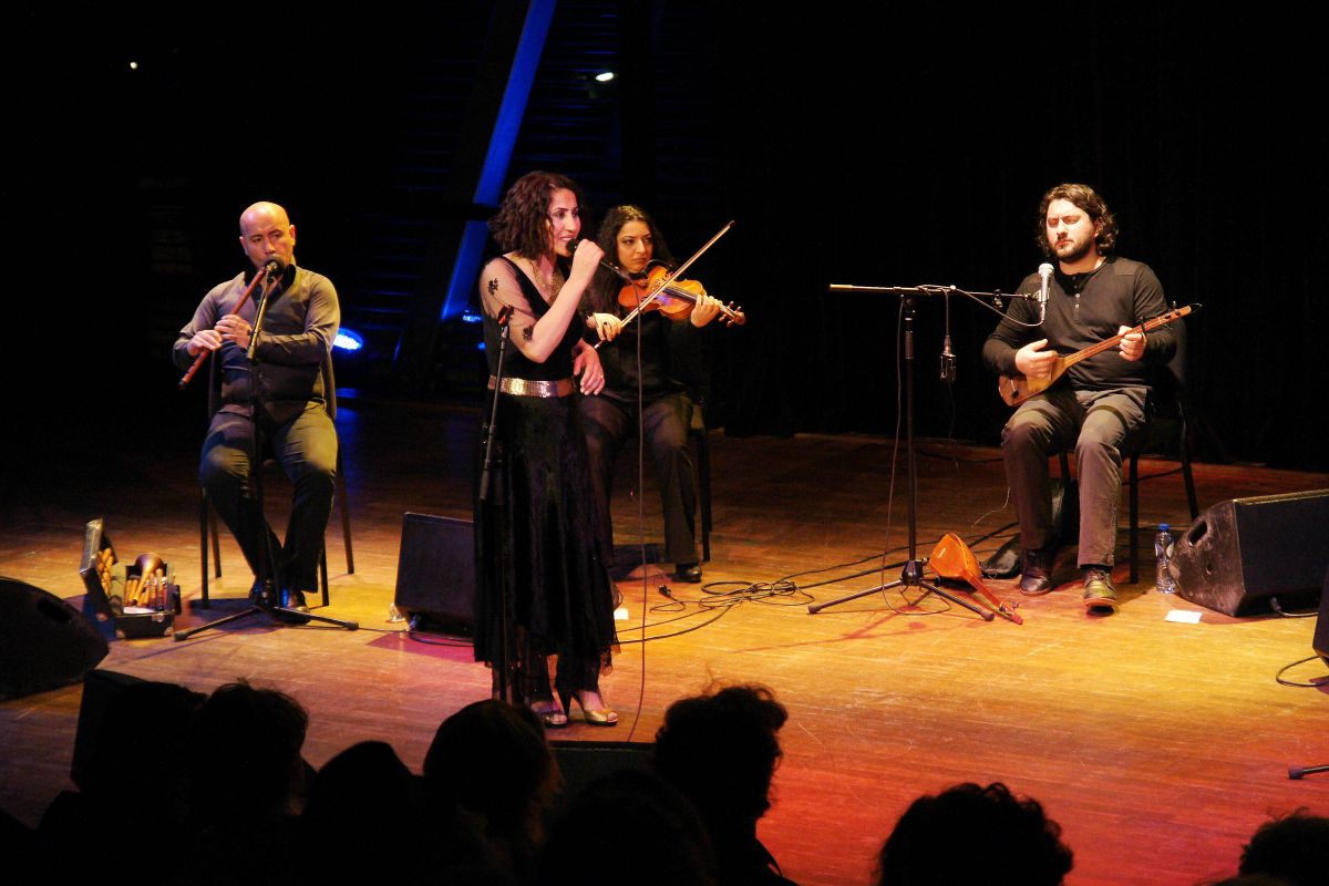 Aynur Dogan en band